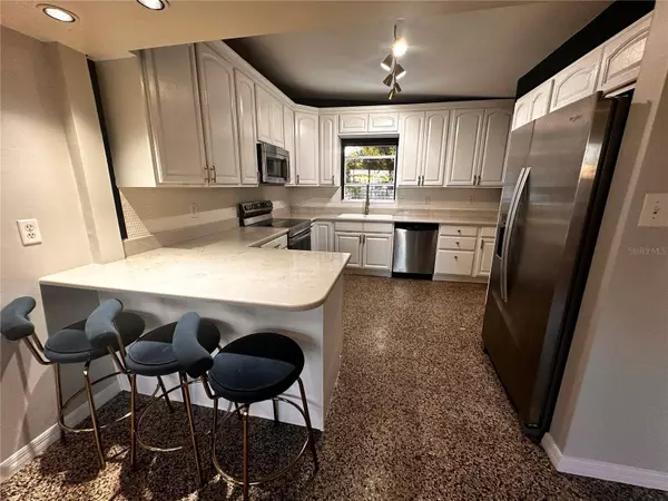 2520 LAKE WADE CT, Orlando, FL 32806