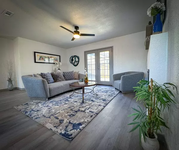 345 S Lindley DR, Sacramento, CA 95815