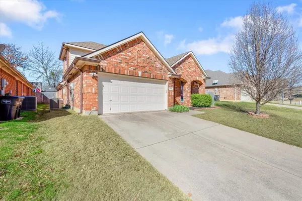 528 Lowery Oaks Trail, Fort Worth, TX 76120