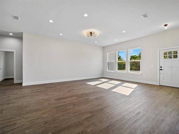 4 LONG PL, Palm Coast, FL 32137