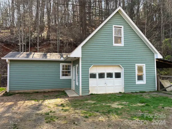 2624 Setzers Creek RD, Lenoir, NC 28645