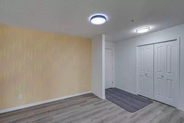 17 Country Village Bay NE #1111, Calgary, AB T3K 5Z3