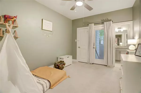 1442 W 25th ST, Houston, TX 77008