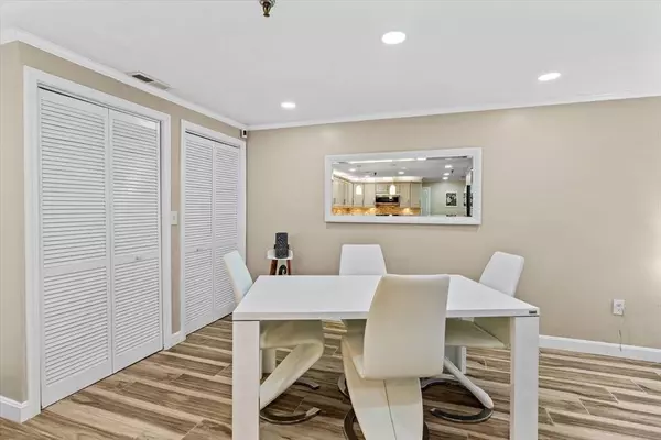 45 Christopher Dr #93, Methuen, MA 01844