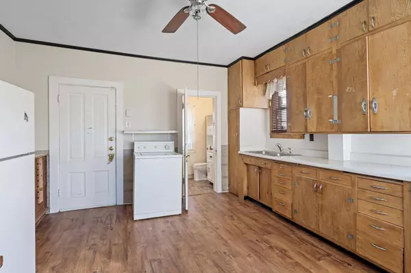 1008 Lawson AVE E, Saint Paul, MN 55106