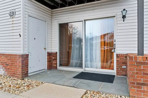 45 Christopher Dr #93, Methuen, MA 01844