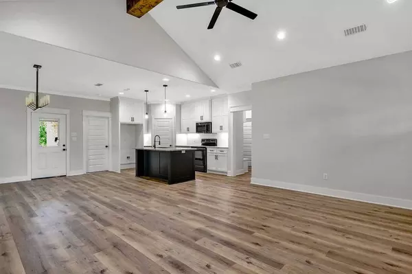 105 W Tena, Jacksonville, TX 75766