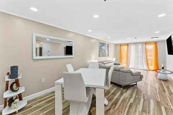 45 Christopher Dr #93, Methuen, MA 01844