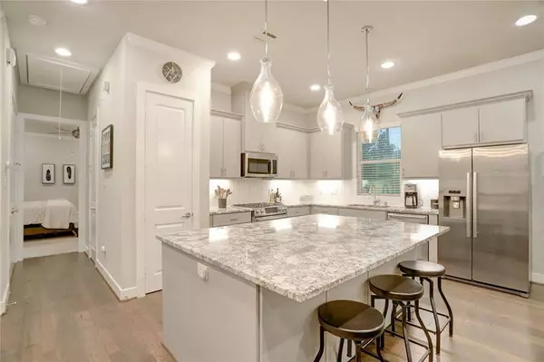 1442 W 25th ST, Houston, TX 77008