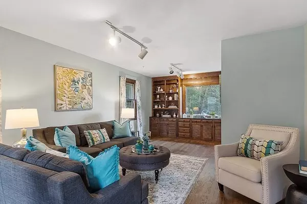 15 Launching Rd, Andover, MA 01810