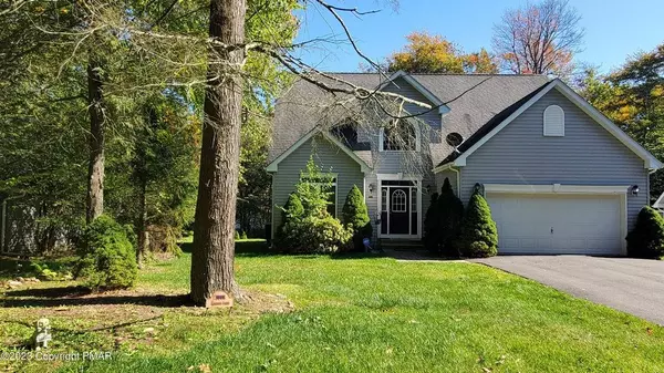 7323 Mohican Ln, Tobyhanna, PA 18466