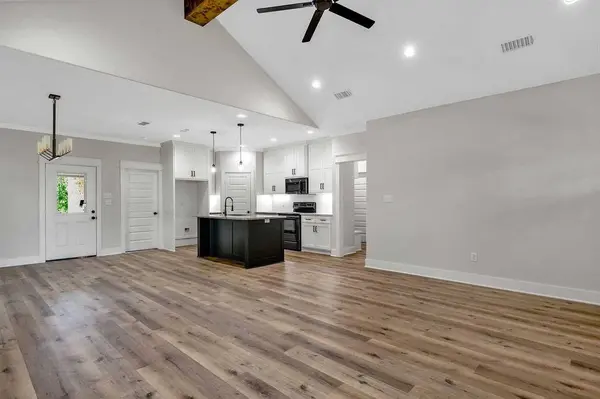 105 W Tena, Jacksonville, TX 75766