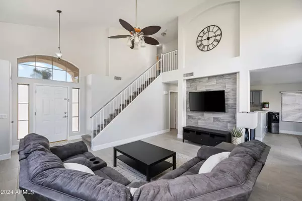 1118 W SWAN Drive, Chandler, AZ 85286