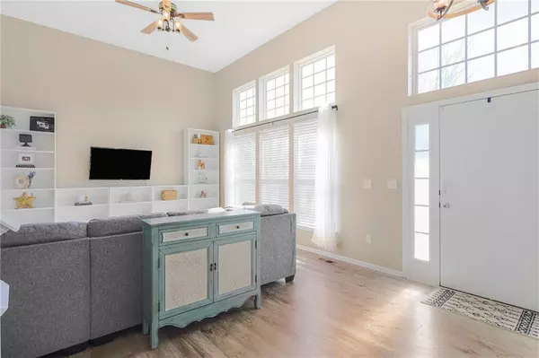 1230 Starbrooke DR, Louisburg, KS 66053