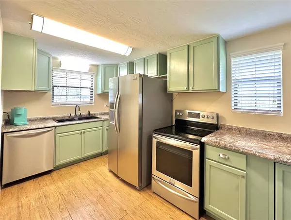 450 Dogwood, Onalaska, TX 77360