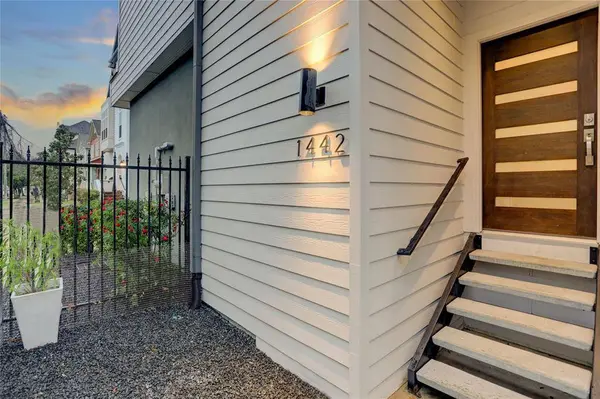 1442 W 25th ST, Houston, TX 77008