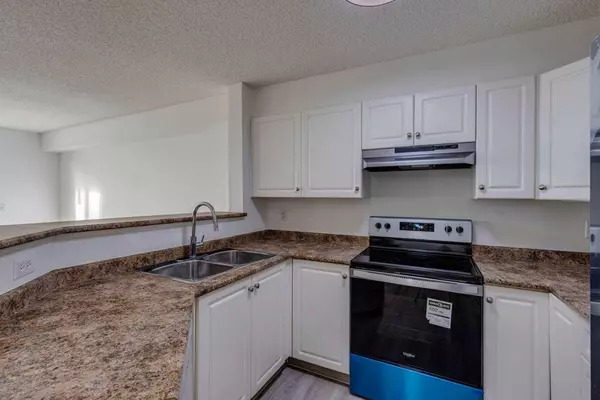 17 Country Village Bay NE #1111, Calgary, AB T3K 5Z3