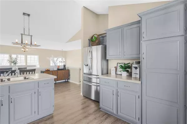 1230 Starbrooke DR, Louisburg, KS 66053