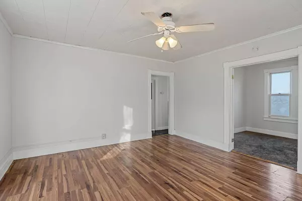 1008 Lawson AVE E, Saint Paul, MN 55106