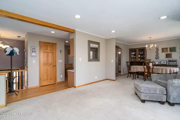 545 6TH Avenue SE, Mayville, ND 58257