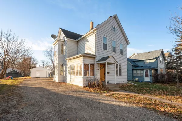 1008 Lawson AVE E, Saint Paul, MN 55106