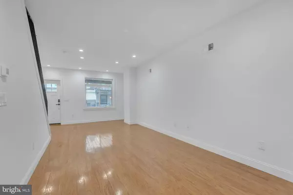 1046 S PAXON ST, Philadelphia, PA 19143