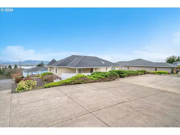 1635 7TH ST, Columbia City, OR 97018