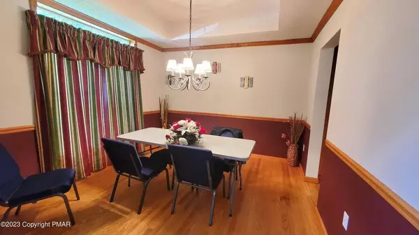 7323 Mohican Ln, Tobyhanna, PA 18466