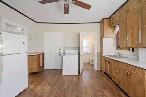 1008 Lawson AVE E, Saint Paul, MN 55106