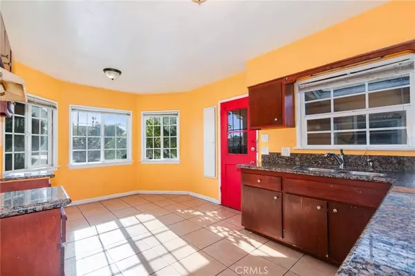 3724 E Imperial Hwy, Lynwood, CA 90262-2712