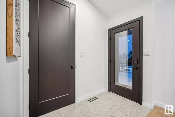 5507 94A AV NW, Edmonton, AB T6Y 0Y6