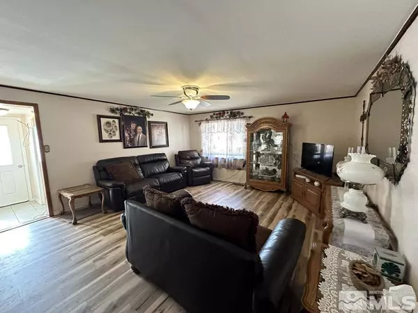 225 E National Ave, Winnemucca, NV 89445-2716