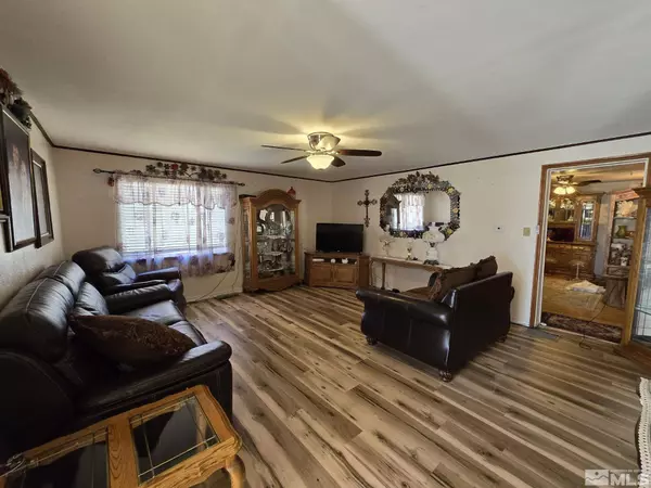 225 E National Ave, Winnemucca, NV 89445-2716