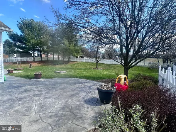 3924 FARM DR, York, PA 17402