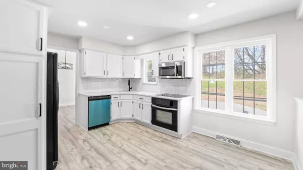 5 IRON STONE CIR, Hockessin, DE 19707