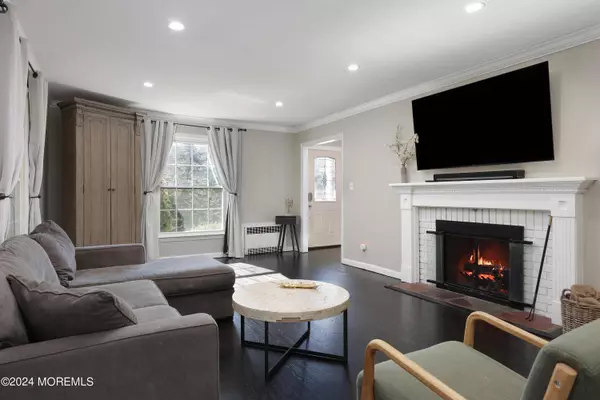 372 Navesink Avenue, Atlantic Highlands, NJ 07716