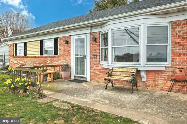 1745 PIONEER RD, Lancaster, PA 17602