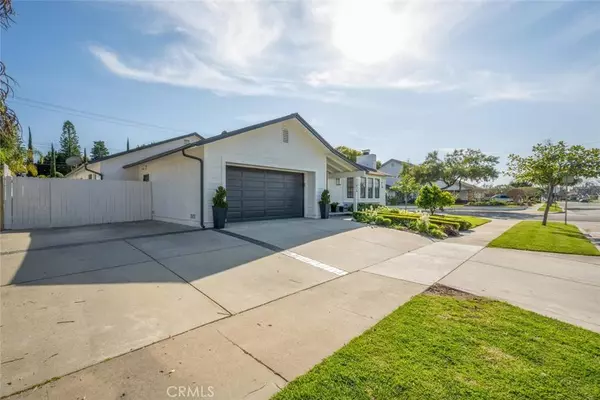 11426 Harrisburg RD, Los Alamitos, CA 90720