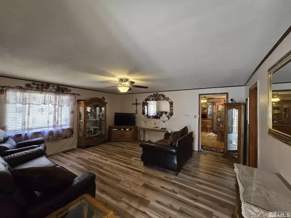 225 E National Ave, Winnemucca, NV 89445-2716