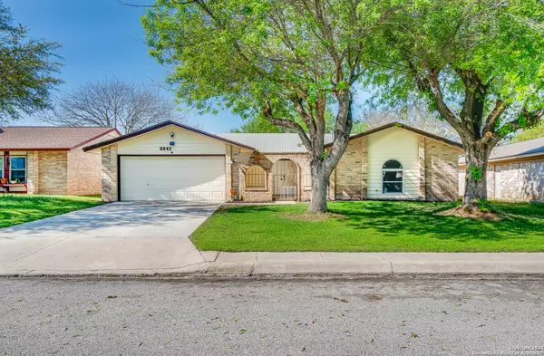 6843 MICKEY MANTLE DR, San Antonio, TX 78240-2943