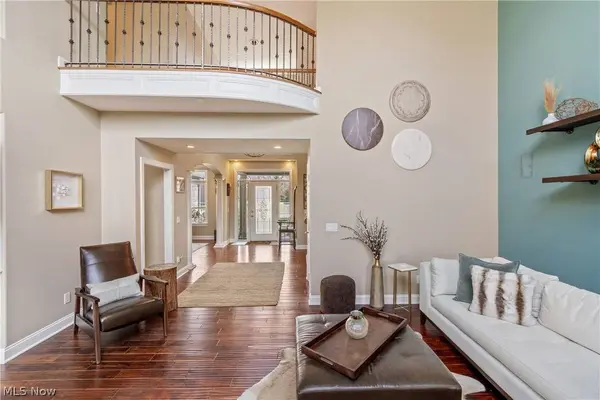 1585 Yorkshire SE, Canton, OH 44709