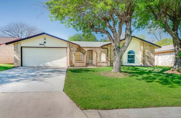 6843 MICKEY MANTLE DR, San Antonio, TX 78240-2943