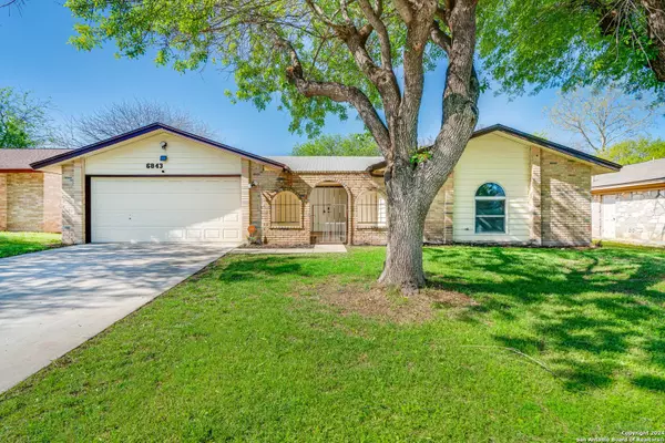 6843 MICKEY MANTLE DR, San Antonio, TX 78240-2943