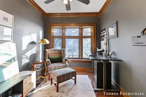 733 Madison SE Avenue, Grand Rapids, MI 49503