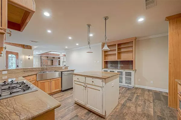 803 Fm 646 RD N, Dickinson, TX 77539