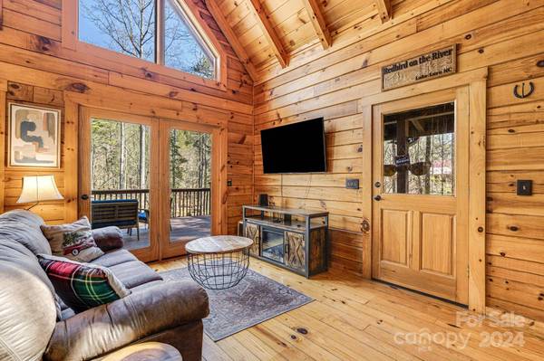 365 Redbird DR, Lake Lure, NC 28746