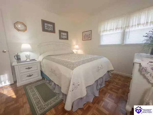 7310 Dunkirk Lane, Louisville, KY 40272