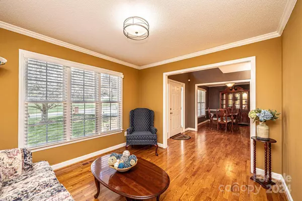 2708 Touchstone CIR, Newton, NC 28658