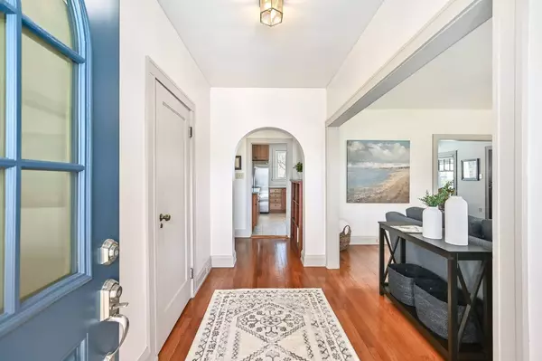 1722 N 72nd St, Wauwatosa, WI 53213