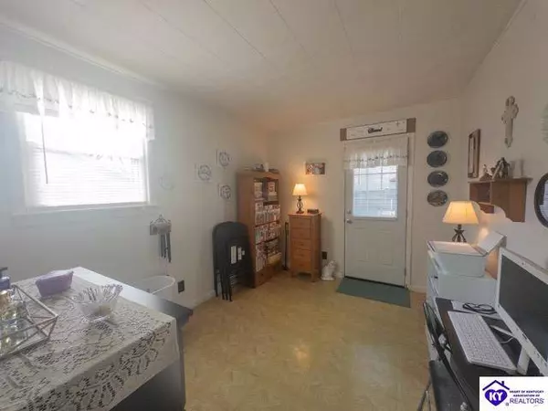 7310 Dunkirk Lane, Louisville, KY 40272